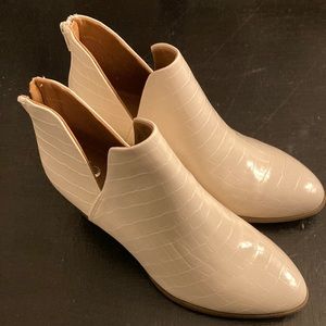 Women’s SO ankle boots size 8.5